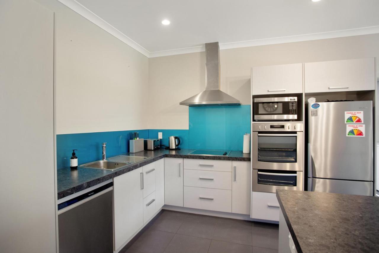 Sky Blue Retreat - Waihi Beach Holiday Home Buitenkant foto