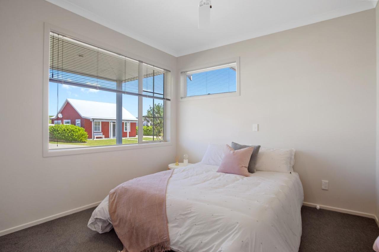 Sky Blue Retreat - Waihi Beach Holiday Home Buitenkant foto