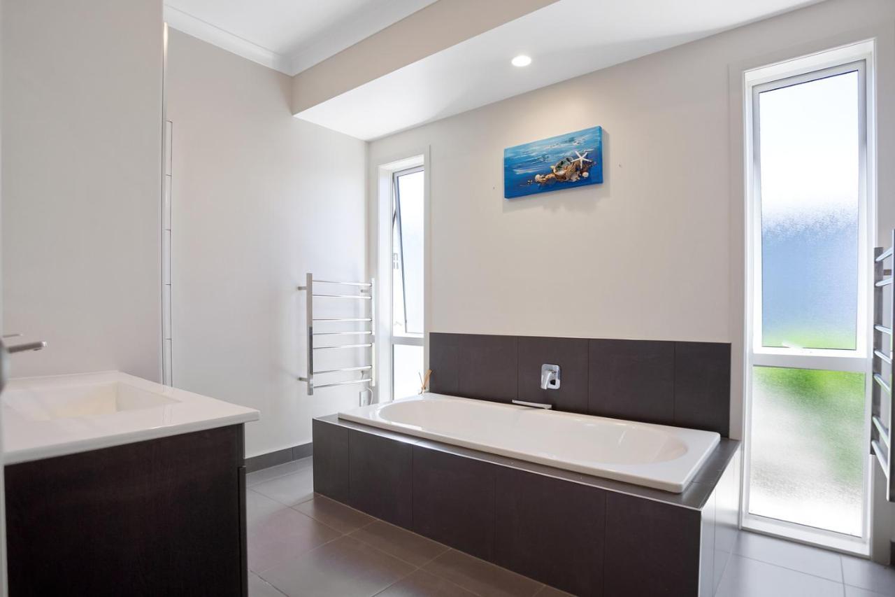 Sky Blue Retreat - Waihi Beach Holiday Home Buitenkant foto