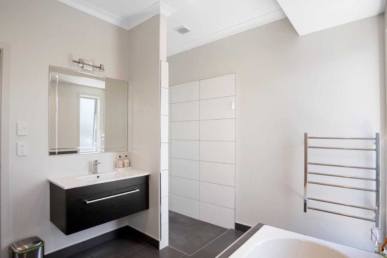 Sky Blue Retreat - Waihi Beach Holiday Home Buitenkant foto