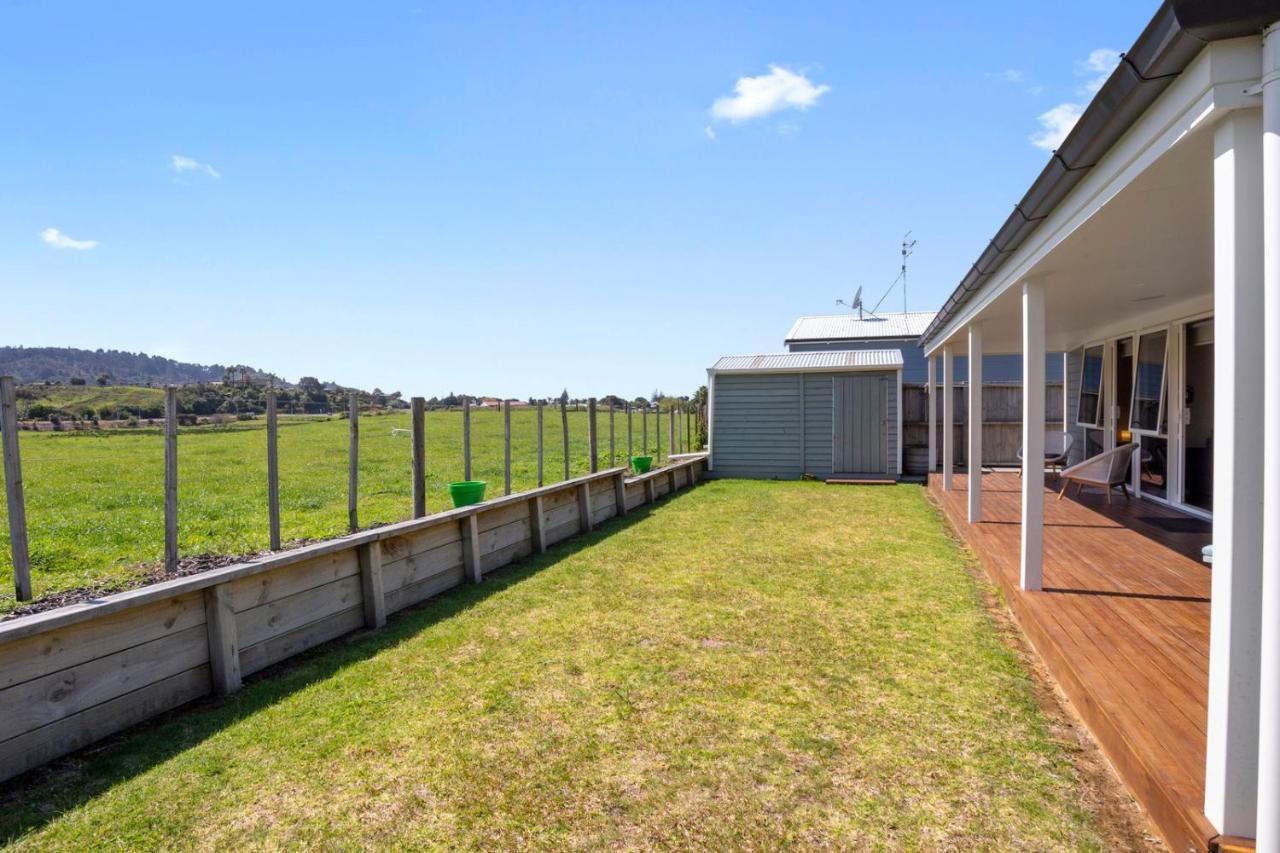 Sky Blue Retreat - Waihi Beach Holiday Home Buitenkant foto