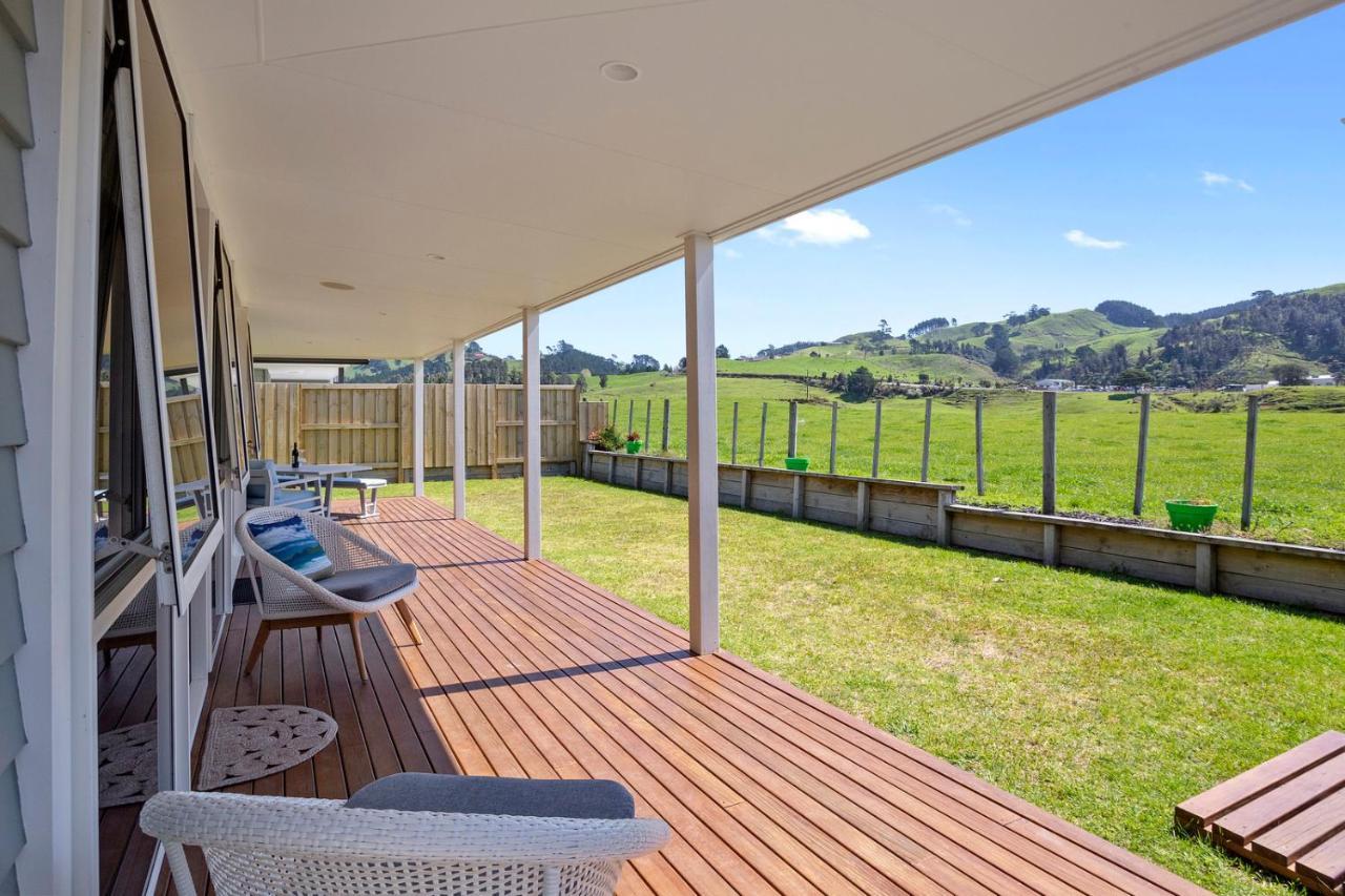 Sky Blue Retreat - Waihi Beach Holiday Home Buitenkant foto
